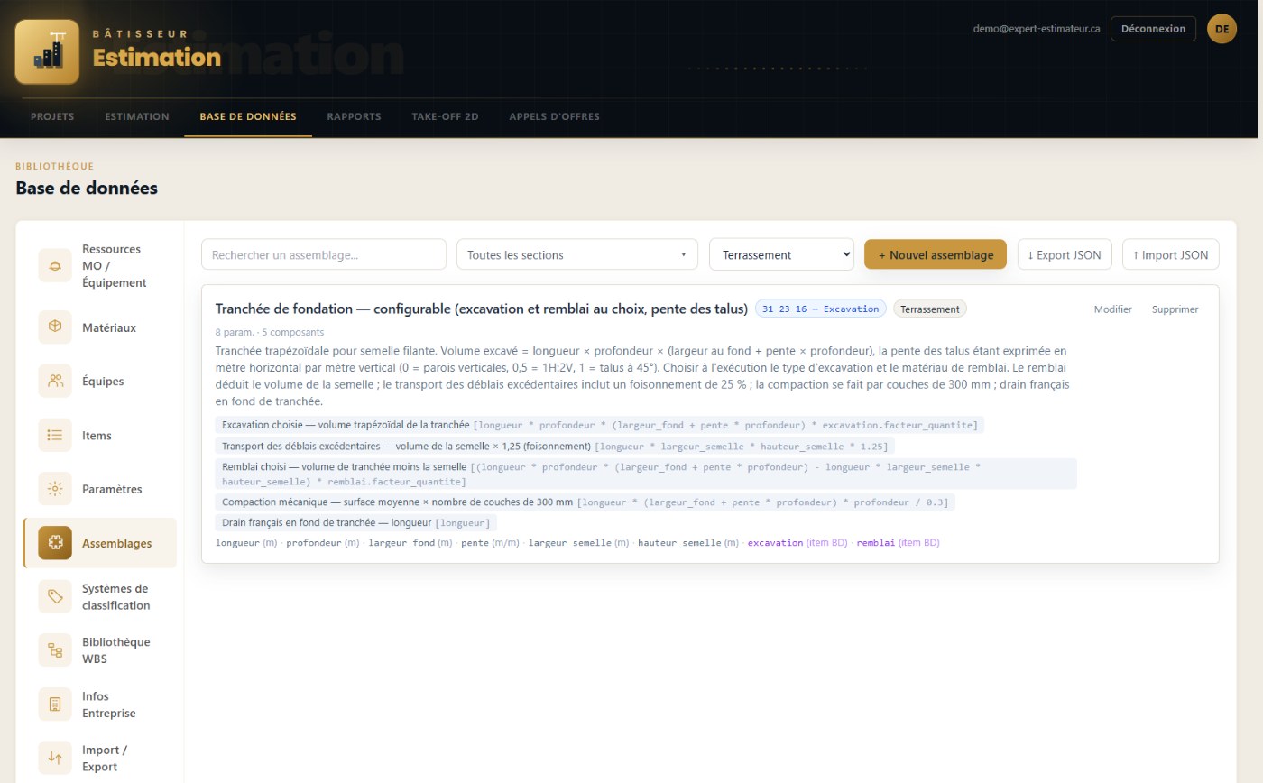 La définition de l'assemblage « Tranchée de fondation — configurable » dans la base de données : cinq composants avec leur formule, huit paramètres dont la pente des talus, et deux choix d'items — excavation et remblai.